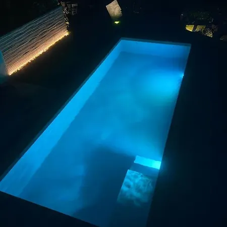 Panoramahouse - Pool And Sauna Hotel *